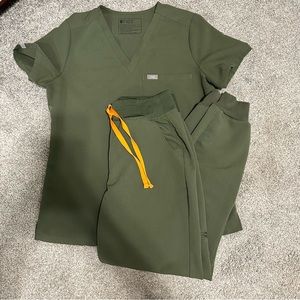 Moss green figs scrub set